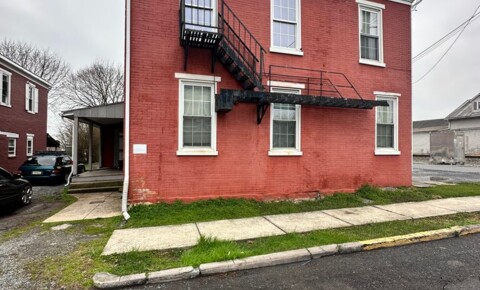 Apartments Near Evangelical Theological Seminary 816 S Railroad St. for Evangelical Theological Seminary Students in Myerstown, PA