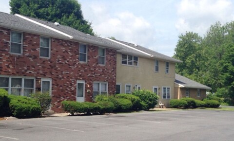 Apartments Near Valley College-Martinsburg Colonial Village 900 for Valley College-Martinsburg Students in Martinsburg, WV