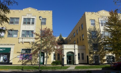 Apartments Near Kendall Lamon Courts Apartments for Kendall College Students in Chicago, IL