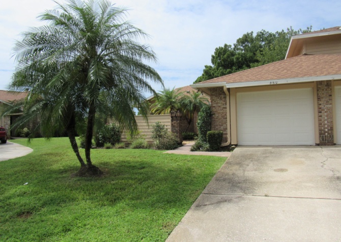 Houses Near Pelican Bay - 3 bed, 2 bath, lakefront with golf view, just $1,975/mo
