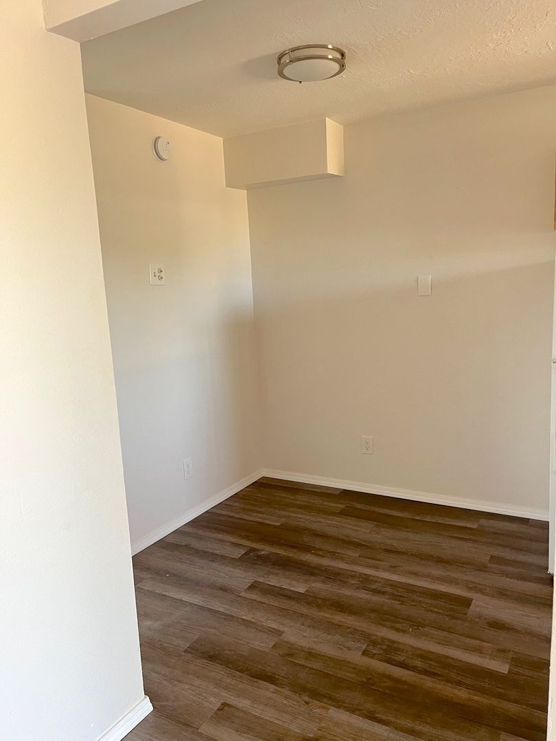 Updated 1 Bedroom Ready for Immediate Move In!