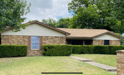 Houses Near Baylor For Rent: 332 Oklahoma, Hewitt - 4 bed/2 bath Midway ISD for Baylor University Students in Waco, TX