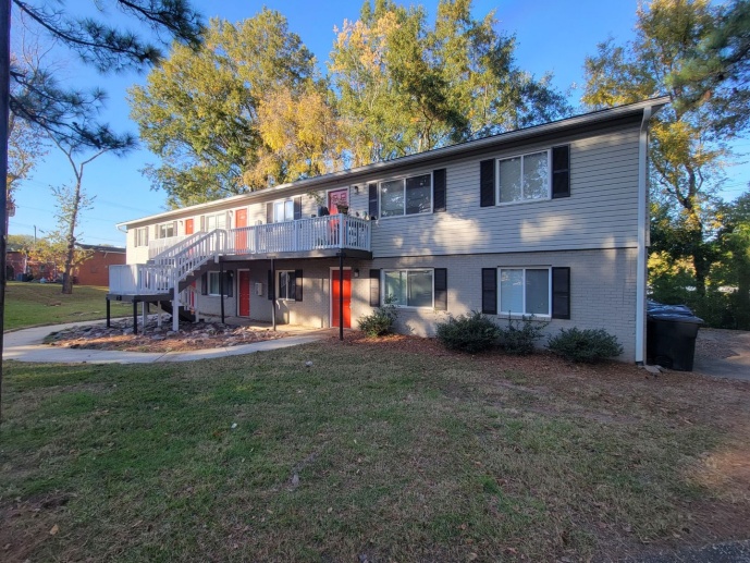 Renovated 2BR/1BA Apts Near Downtown Raleigh. 1 Mile to 1-440. Pets Welcome.