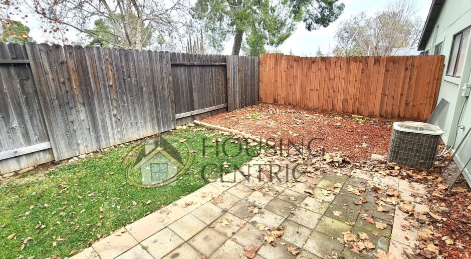 Newly Updated Duplex with 2 Bedrooms & Spacious Backyard!!