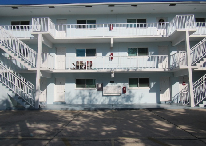 Houses Near BEACHSIDE - 1/1 condo, updated throughout, just $1,250/mo.