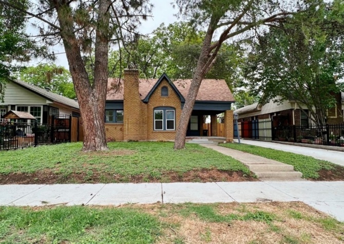 Houses Near Wonderfully Located and Updated 3/2 in Fort Worth For Rent!