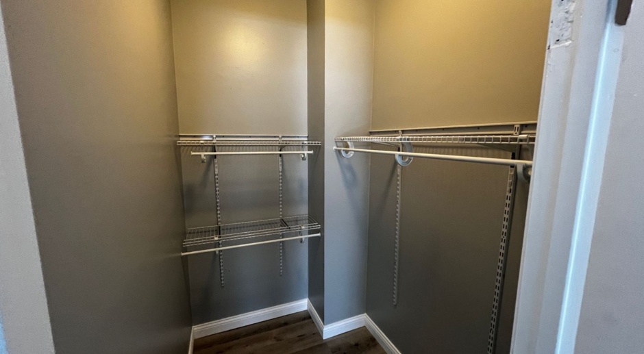 RENOVATED 1 BED - WALK IN CLOSET! GRANITE, STAINLESS, W/D