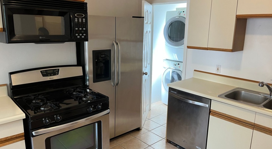PRICE IMPROVEMENT! Beautiful sunny & spacious flat w/washer/dryer, yard & deck! Close to all good restaurants, bars cafes on Clement St!