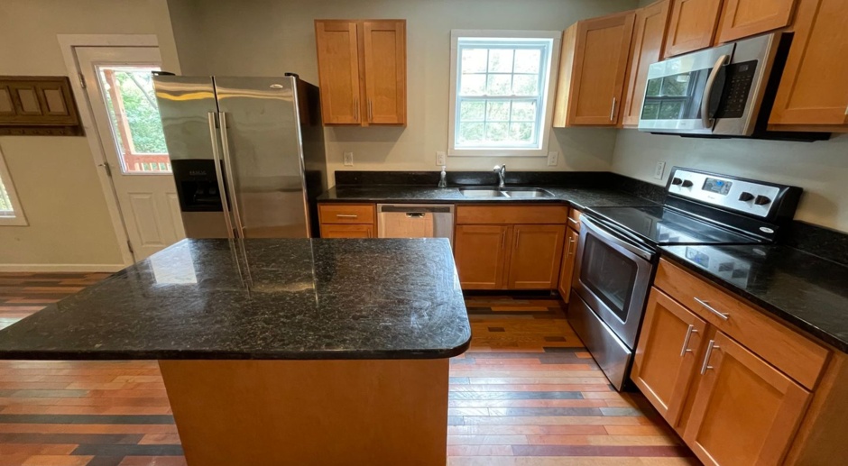 BIG & BEAUTIFUL -  7 Bedroom Carrboro House available in August! Includes water