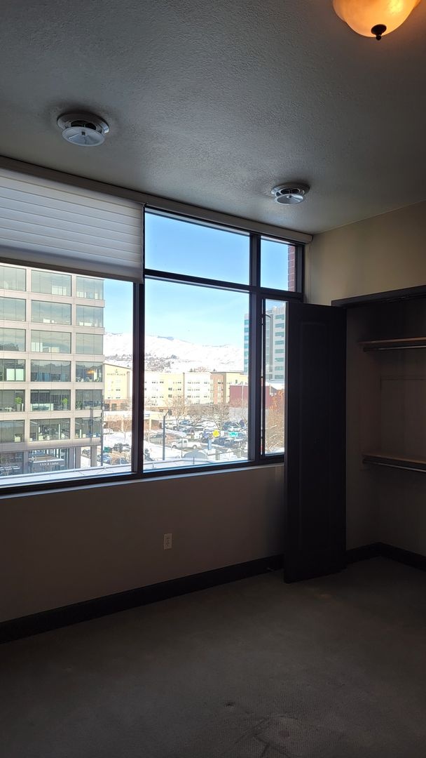 Wonderful 2 bed 2 bath and office in Royal Plaza Boise