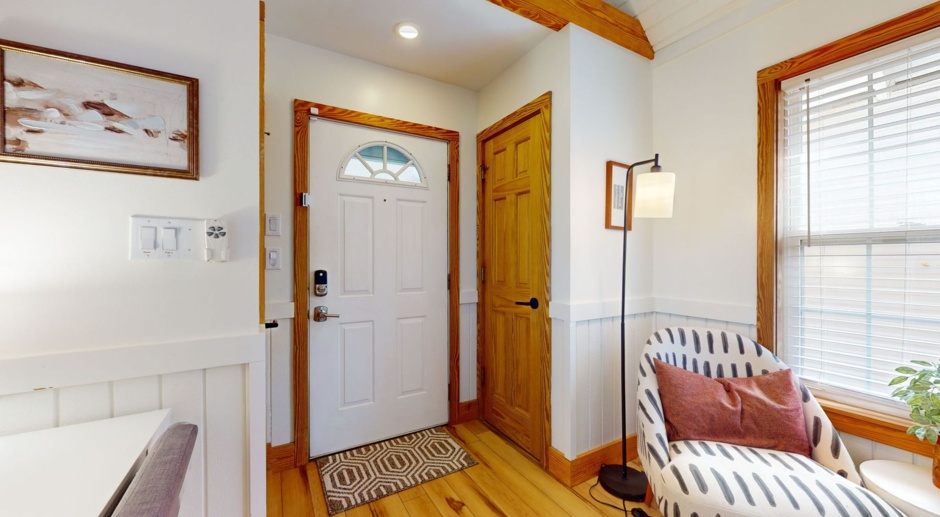 Fully Furnished - Adorable 3 Bedroom House near NC State and Downtown Raleigh - Pet Friendly!