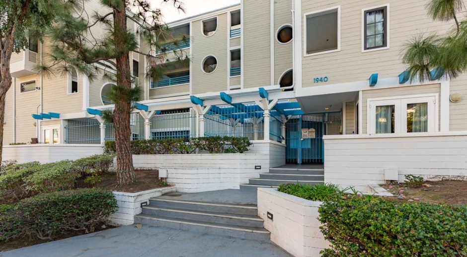!!! MOVE IN SPECIAL $500 OFF FIRST MONTH'S RENT - BANKERS HILL !!!! STUNNING -PET FRIENDLY! ***