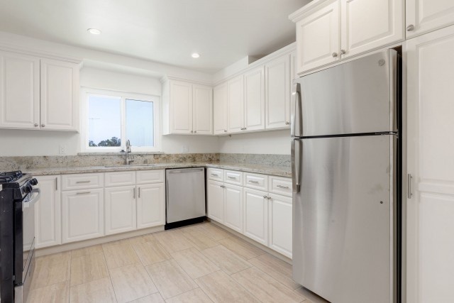 Amazing UCLA 3-bd apartment in Westwood! New, remodeled, parking