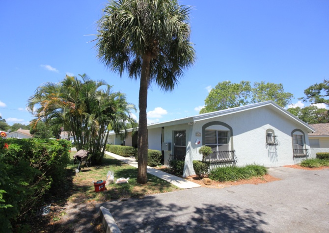 Houses Near 1/2 OFF 2nd MOS RENT!!! - LOVELY 1 BEDROOM in ST. PETE! - NO CARPET!