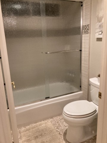 private room/bath in home