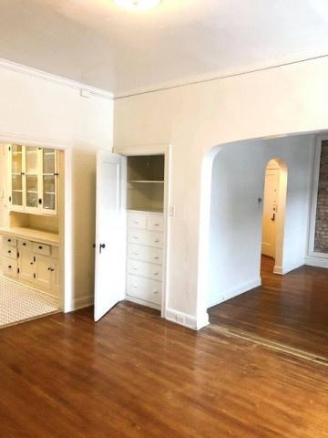 Huge 1-bedroom/1-bath+den Available for Immediate Move In!