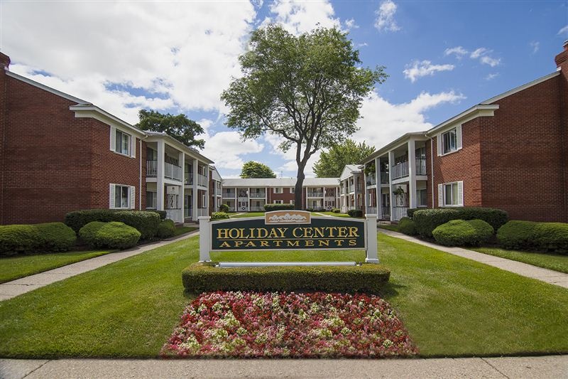 Holiday Center Apartments