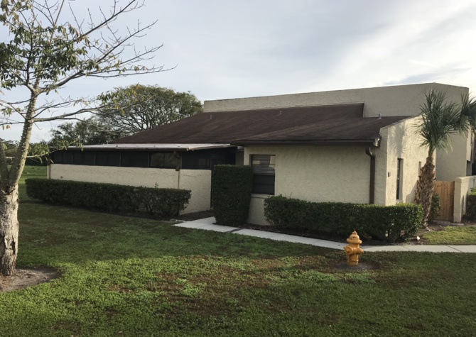 Houses Near Large Condo in South Lakeland