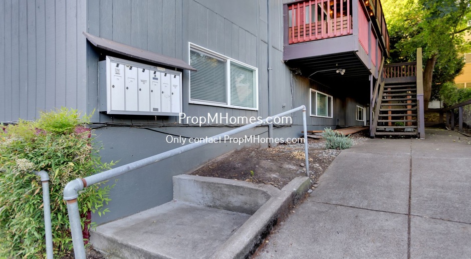 Available Now! Beautiful Two Bedroom Multiplex Home In SE Portland!