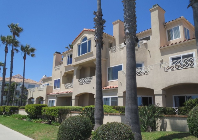 Houses Near Right on PCH! Welcome to Faire Rivage Complex!