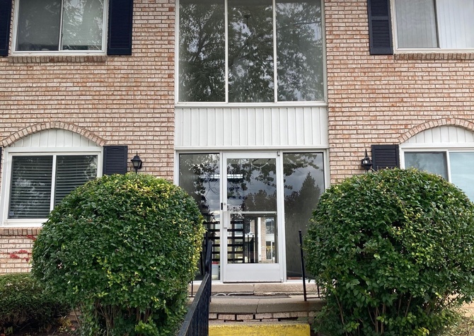 Houses Near Sterling Heights Condo for Lease!