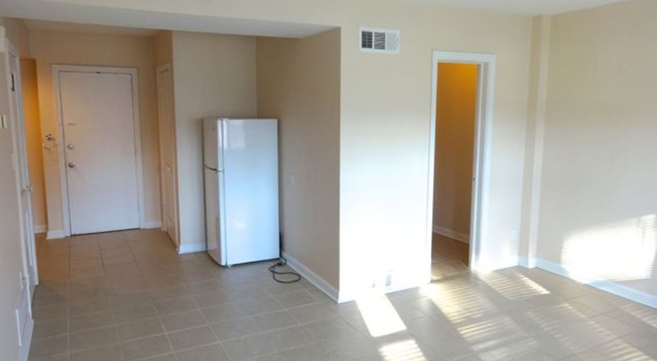 Spacious Studios & 1 Bedroom Apartments!!! Near UMKC and Rockhurst! Available NOW!