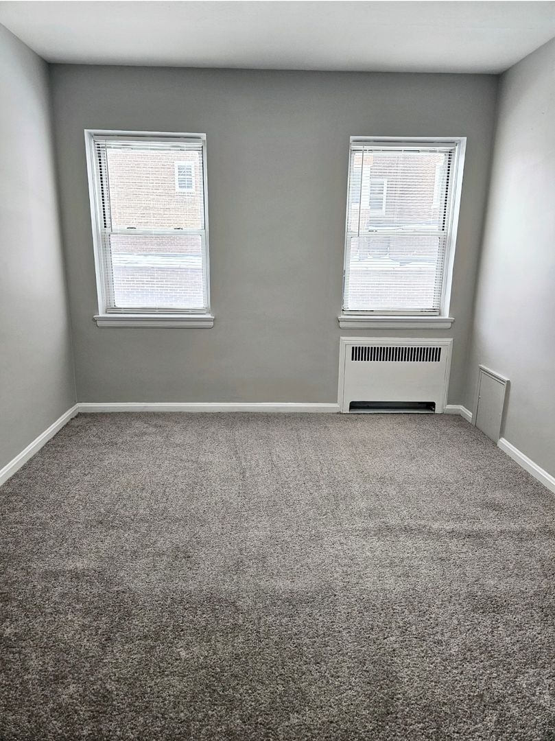 Edgewater House - Huge 2 BR unit in Lakewood with garage parking