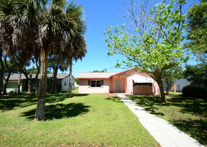Houses Near Charming, 2/2 located in Flagler Beach!