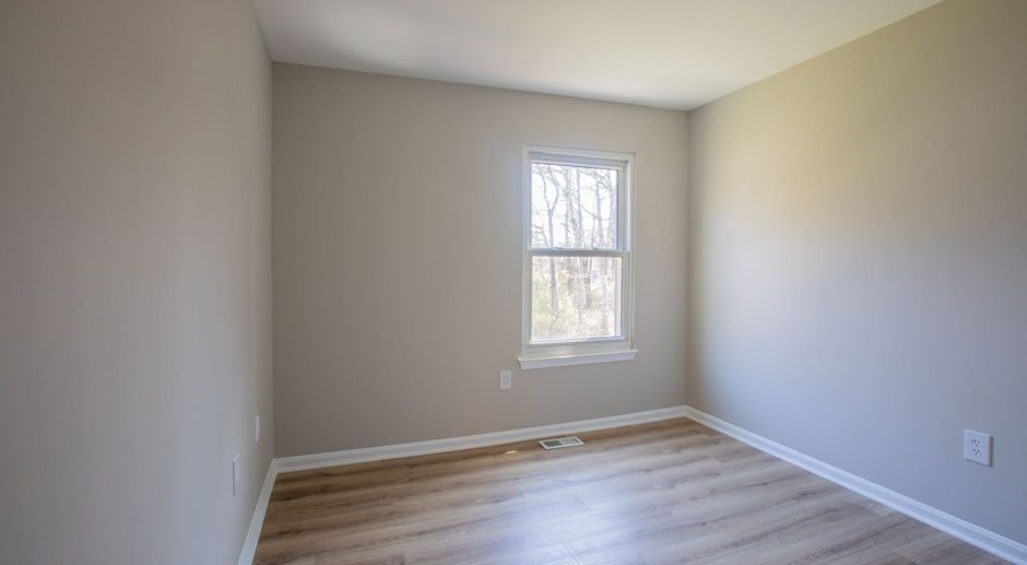 Newly Renovated 3 BR/2 Full BR & 2 Half BA Townhome in Lanham!