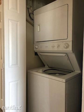 Cozy 1 Bedroom Apartment on 1st Floor of Townhouse - Located In White Plains
