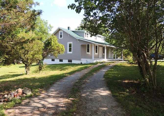 Houses Near This spacious house is conveniently located on US29 halfway between Ly