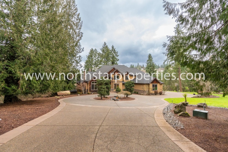 Gorgeous, Gated and Lake Front in Oregon City 