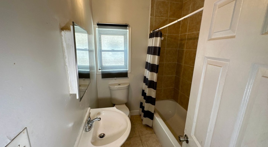 MOVE IN READY!!! 4-bed, 1.5 bathroom + basement Single Family Home - Northeast Philadelphia 