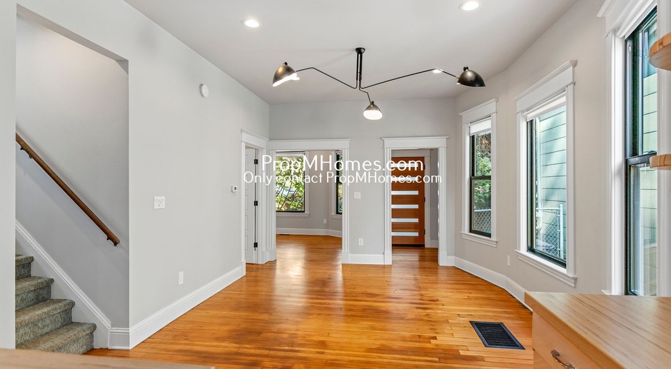 Charming Three Bedroom Home In N Portland - With A Unique Backyard