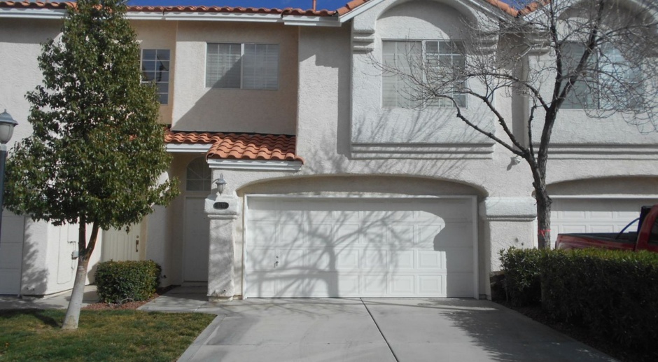 Beautiful townhouse located in the vibrant city of Las Vegas!
