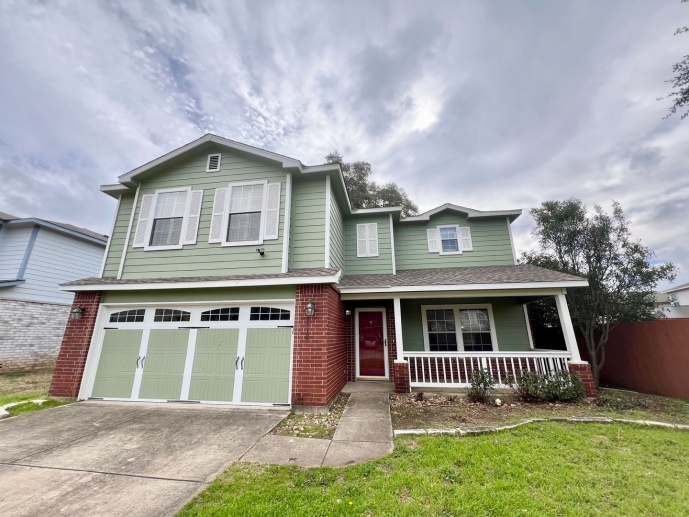 **APPLICATION RECEIVED** Beautiful 2 Story Located In The Home Villages of Westcreek!