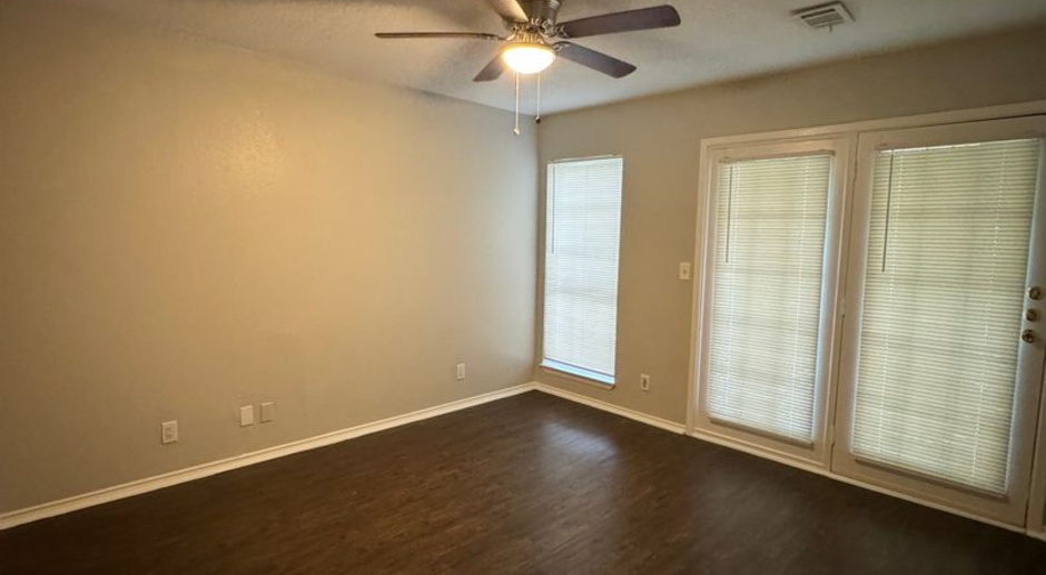 Updated 2 bedroom Townhome in Dallas!