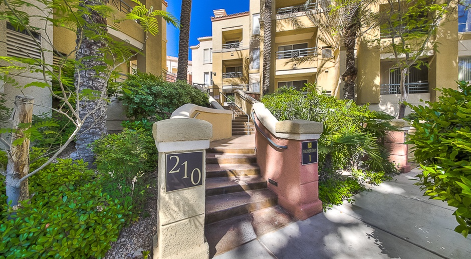 Meridian FURNISHED 2 BDR /2 BATH Luxury Condo - RESORT STYLE LIVING, 1-1/2 Blocks From The Heart Of Strip!(Utilities NOT Included)