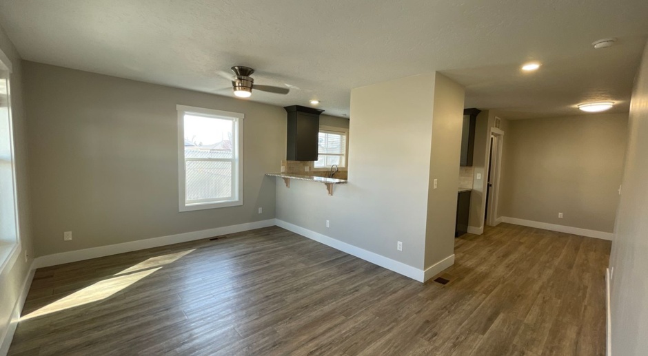Modern Luxury Steps from NNU: Spacious 3 Bed, 2 Bath Townhome with Garage!