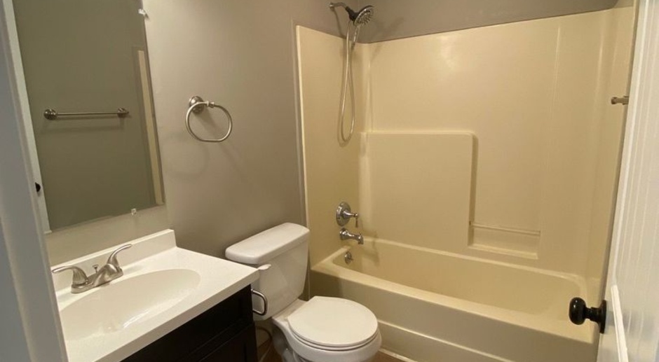 $1500 3 Bedroom 2 Bath Modern Brick Home!