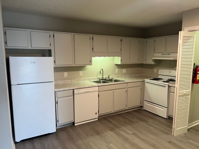 Valley Square | Renovated 1 Bed Apartments