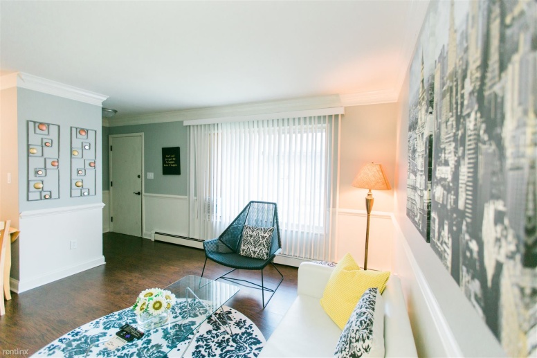 Furnished Suites in Royal Oak