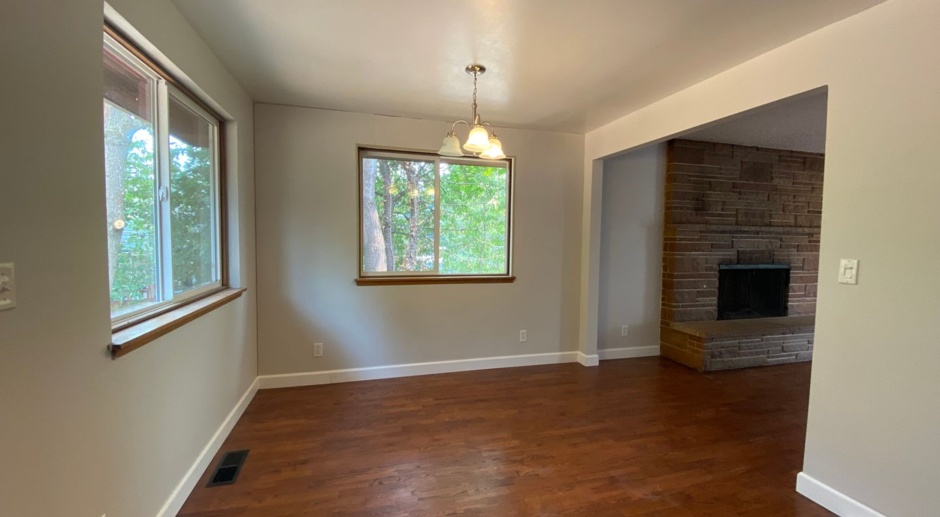 Updated Tukwila Home Minutes From Southcenter 