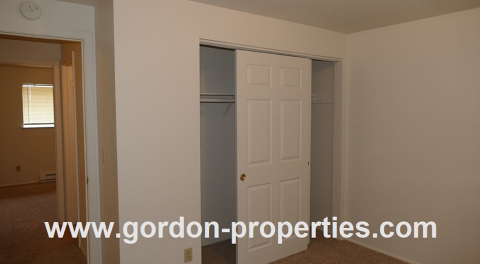 $1,295.00 - NE Lombard St - 2 bedroom end unit in tri-plex