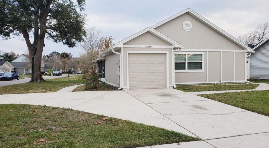 Adorable, Updated 3 Bedroom, 2 Bath Home in Waterford Lakes!