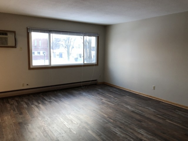 LARGE UPDATED 2BR 1BA: Walk to campus, convenient, WiFi, parking