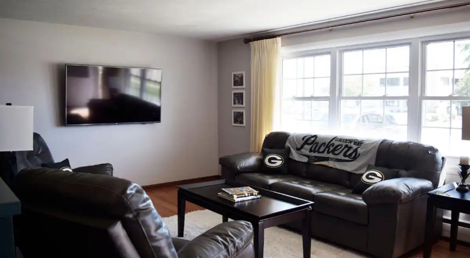 FURNISHED RENTAL: The Perfect Packer Place - Lambeau Lodging