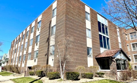 Apartments Near Milwaukee 2555 N Farwell Ave for University of Wisconsin-Milwaukee Students in Milwaukee, WI