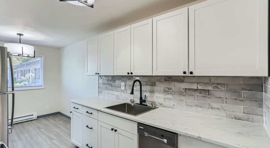 Stunning Renovated Bottom Floor 1 Bed 1 Bath Ready Now! Don't Miss Out!
