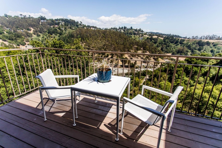 Fully Renovated Modern 4 Bedroom Home in Rockridge with Views